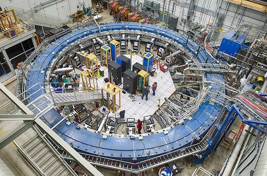 Shedding light on the muon’s magnetic moment puzzle