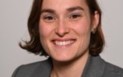Claire Fauvarque Nuytten (X 2009), specialist in elastomer processes at Michelin, receives the 2024 Pierre Faurre Prize