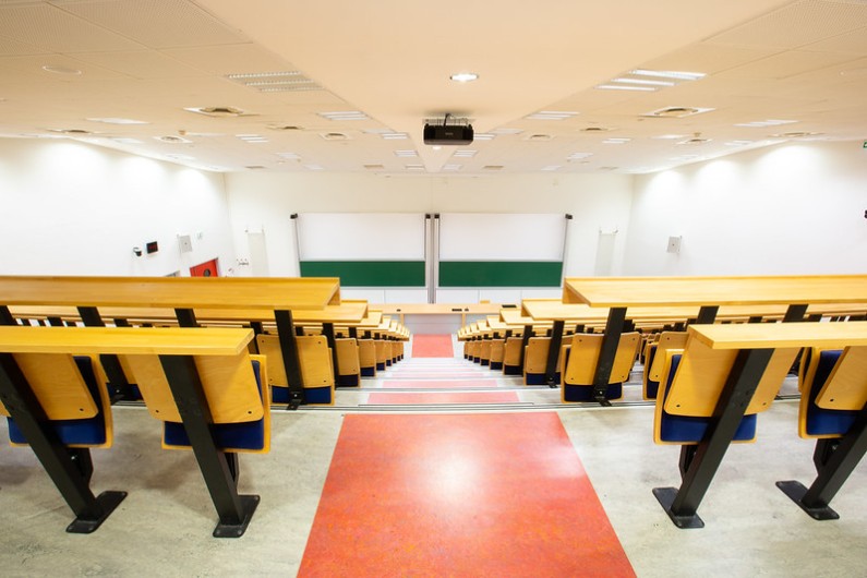 L’École polytechnique lance le cours  « Équilibres mondiaux, souveraineté et enjeux de défense » coordonné par Marine Guillaume et Amélie Férey