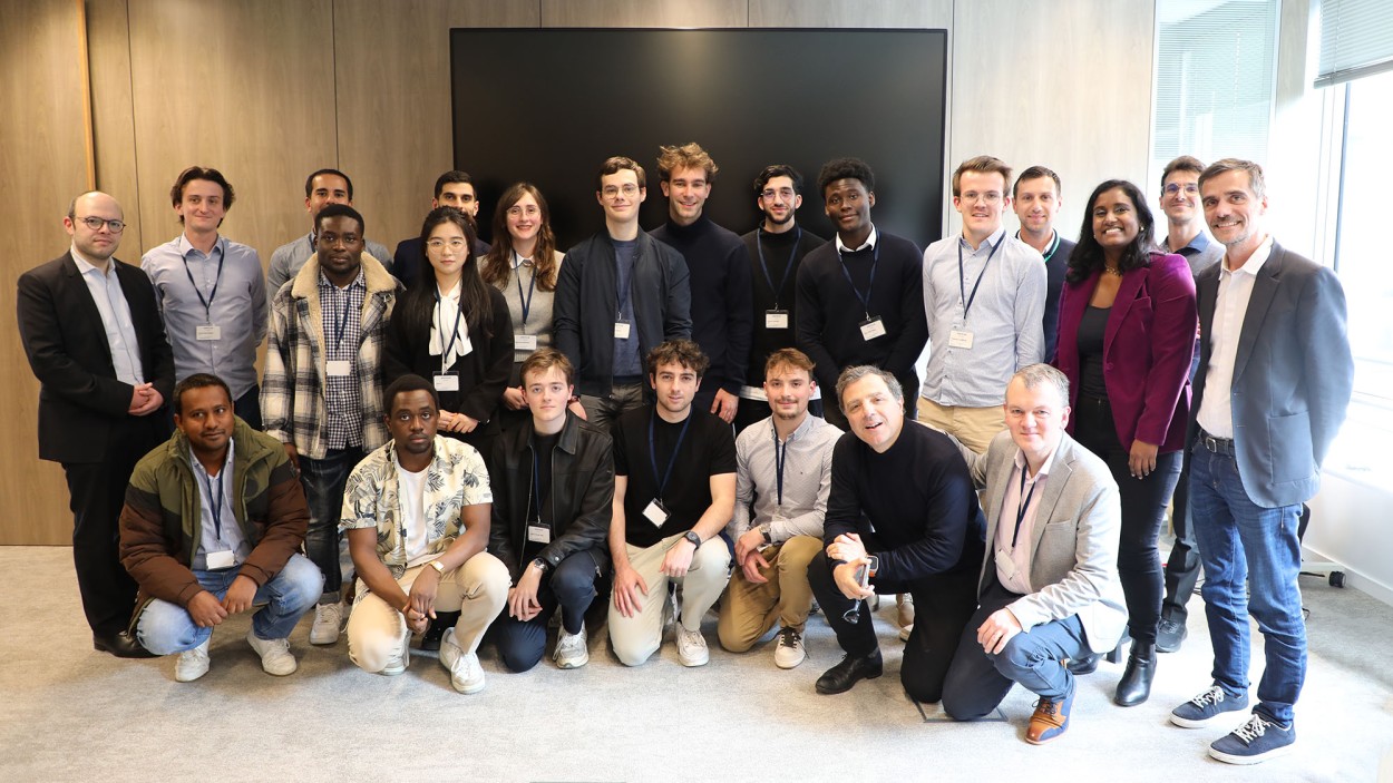 Photo de groupe de la remise des prix du challenge GenHack3.