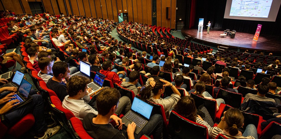 3000 étudiants